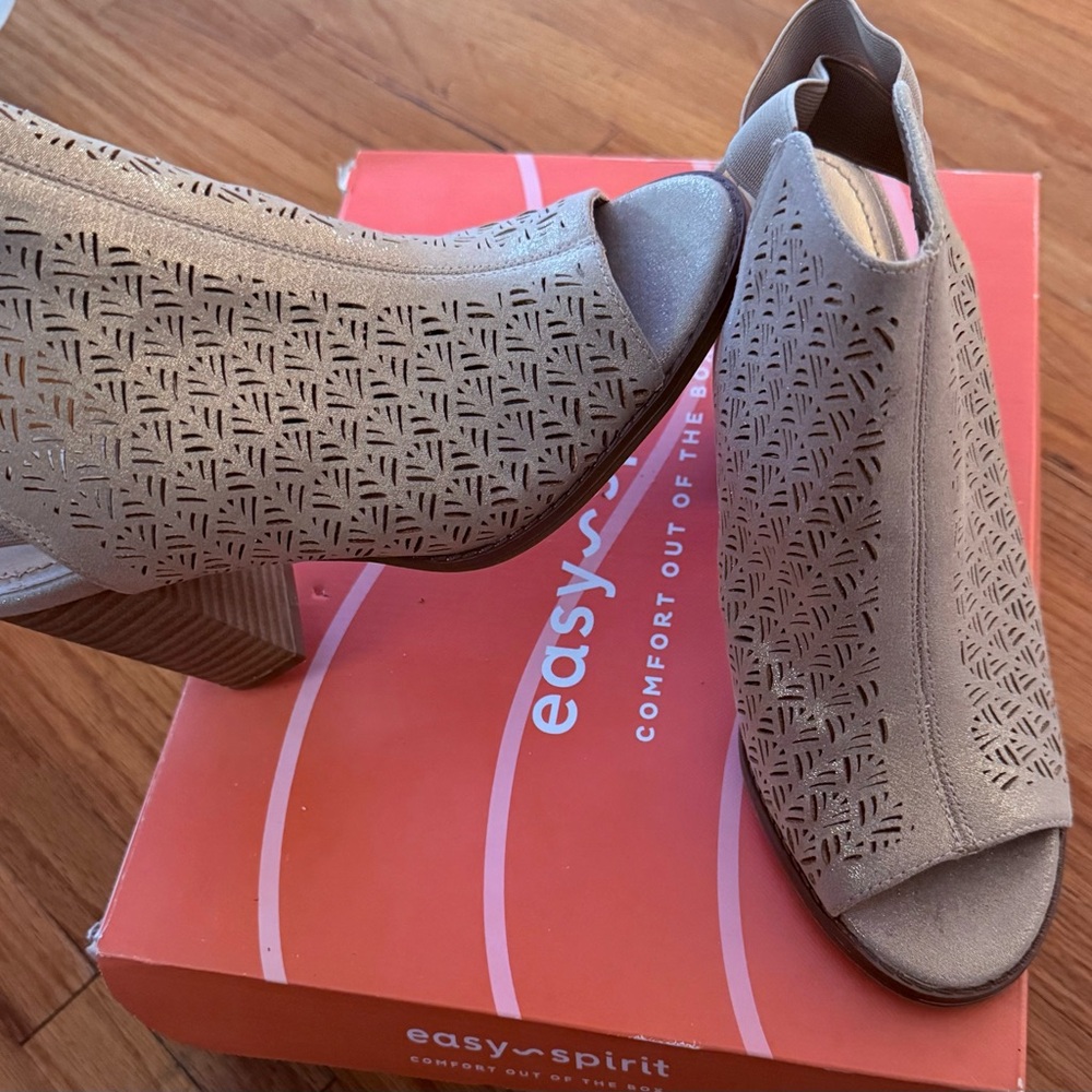 Reaction Kenneth Cole Women's Beige Cut-Out Heels